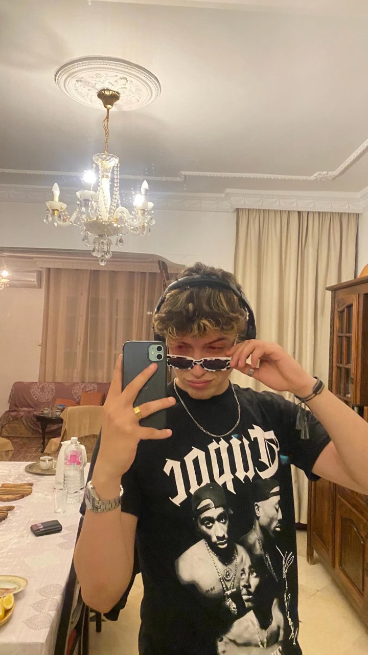Selfie avec lunettes et casque