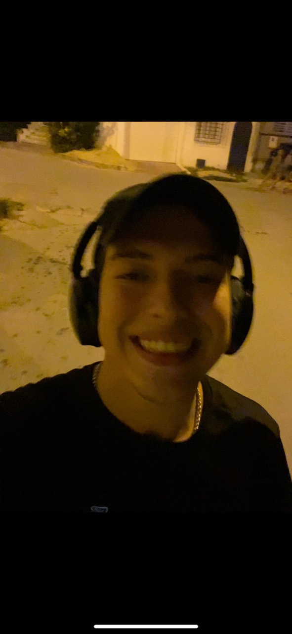 Un sourire pendant une sortie de nuit